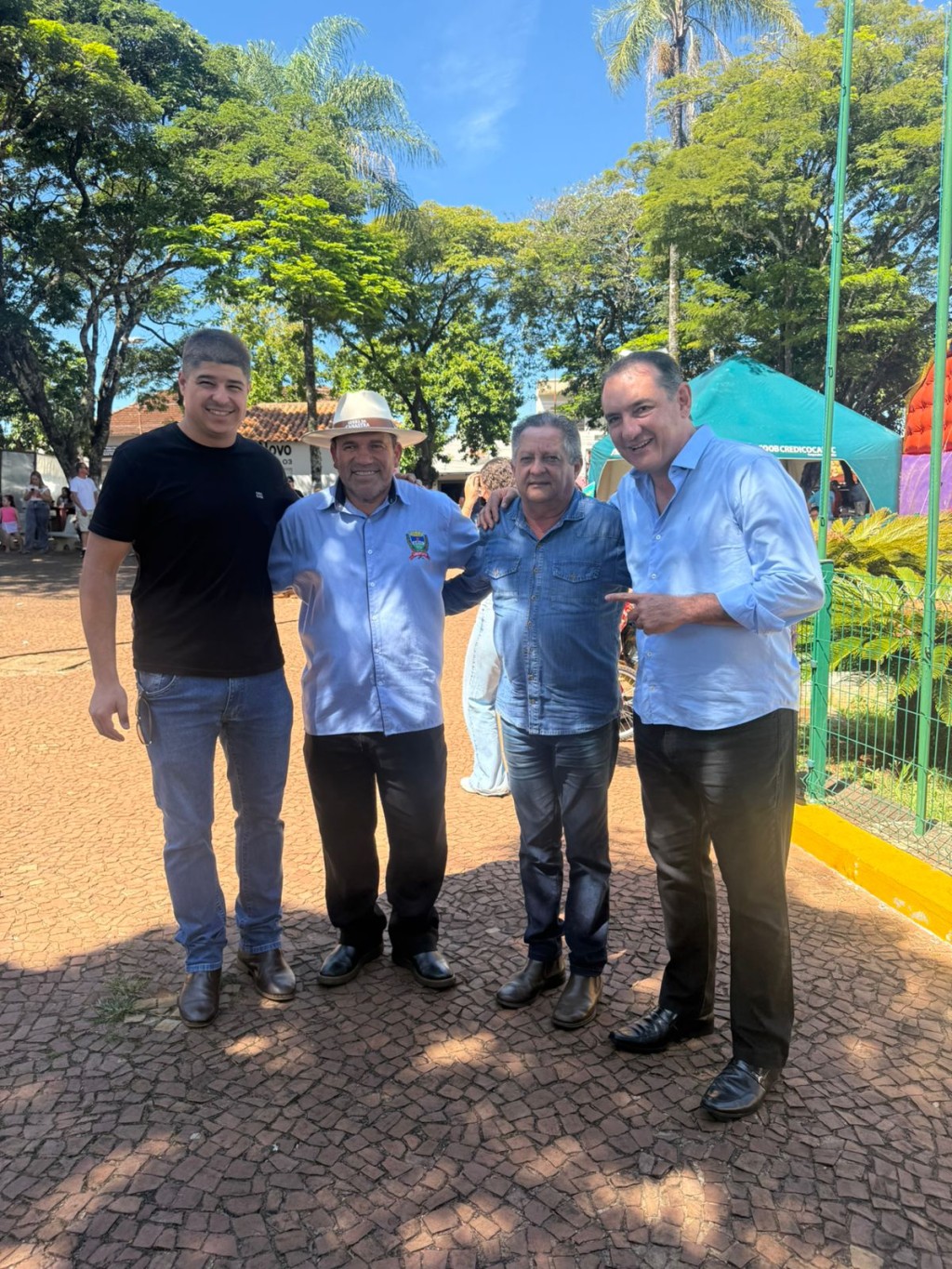 PREFEITO VAI À FESTA DE 102 ANOS DE IBIRACI E ARTICULA APOIOS PARA CLARAVAL