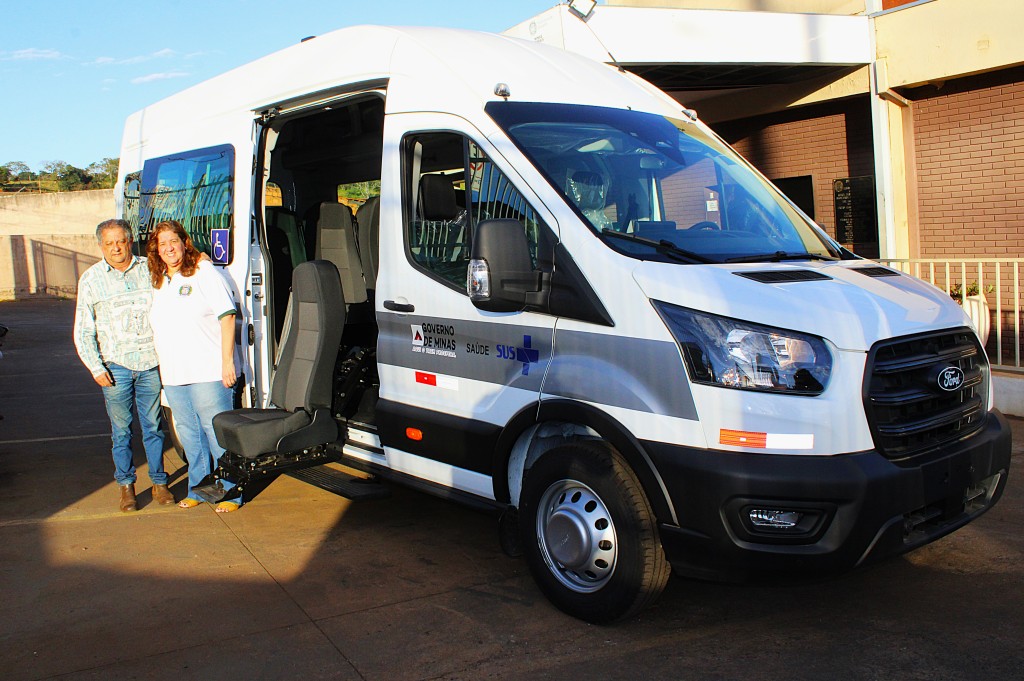 SAÚDE DE CLARAVAL RECEBE VAN/MINIBUS ZERO KM COM ACESSIBILIDADE