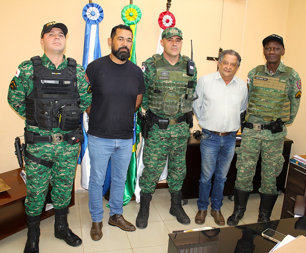 PREFEITO RECEBE VISITA DE POLICIAIS AMBIENTAIS E REFORÇA PARCERIA EM PROL DA SEGURANÇA RURAL