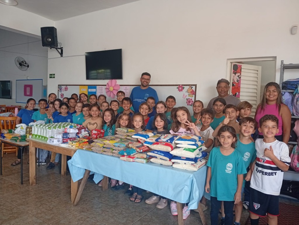 PREFEITURA DE CLARAVAL ENTREGA CERCA DE 200 QUILOS DE ALIMENTOS À CASA DA SOPA APÓS PASSEIO CICLÍSTICO