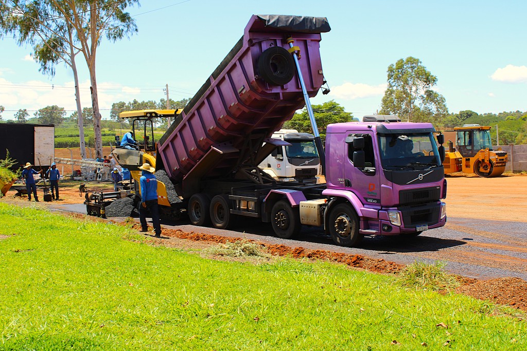 AREA DE SHOWS DO PARQUE DE EXPOSIÇÕES SERÁ TODA ASFALTADA, ASSIM COMO O RESIDENCIAL MIRAFLORES 