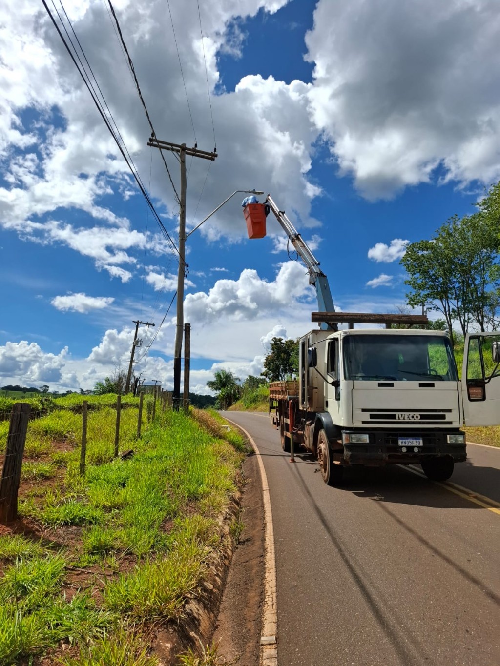 CLARAVAL ASSUME MANUTENÇÃO DA ILUMINAÇÃO PÚBLICA, CORTA CUSTOS E AUMENTA EFICIÊNCIA