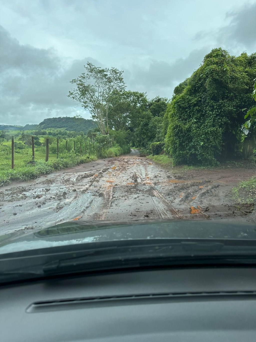 EXCESSO DE CHUVA PREJUDICA MANUTENÇÃO DE ESTRADAS E PREFEITURA AVISA: MELHORIAS SÓ COM A VOLTA DA ESTIAGEM