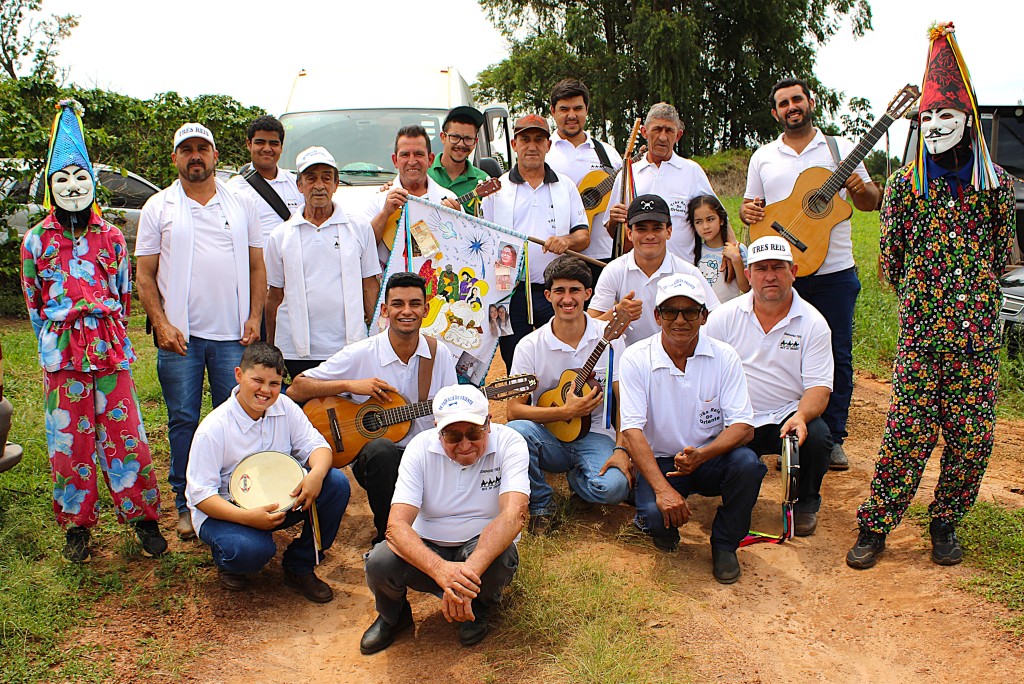 COMPANHIA DE REIS DO TAQUARIL REALIZA GIRO E PREPARA FESTA DA CHEGADA PARA SÁBADO