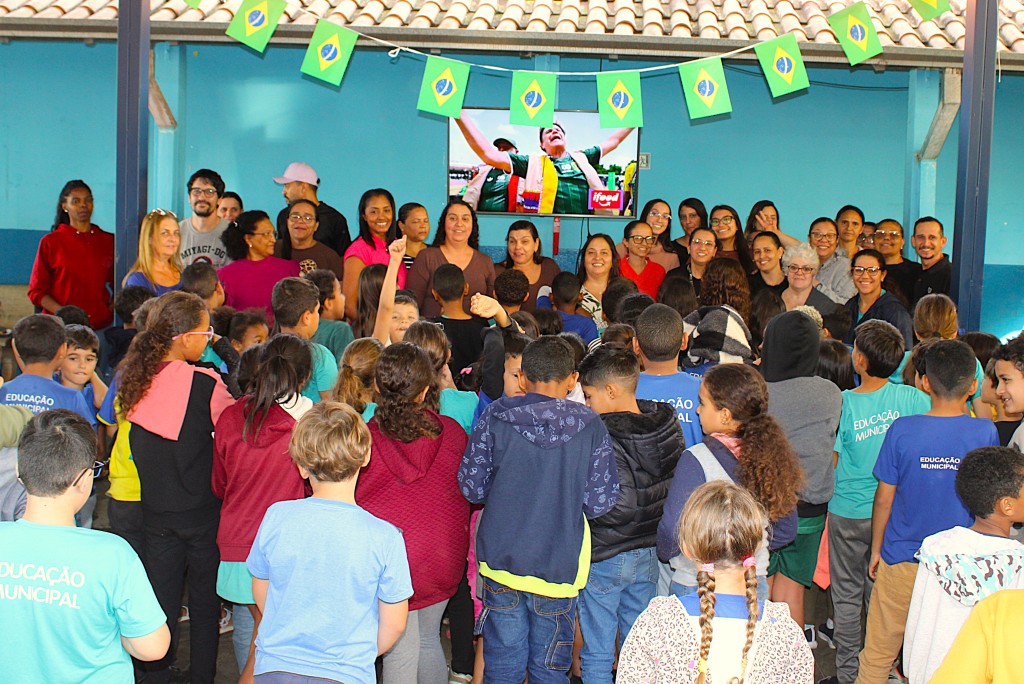 ESCOLAS MUNICIPAIS DE CLARAVAL ENTRAM NO CLIMA DA COPA DO MUNDO E TRANSFORMAM FUTEBOL EM FERRAMENTA DE APRENDIZAGEM