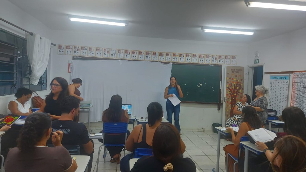 REUNIÃO PEDAGÓGICA DESTACA RESULTADOS E FORTALECE PRÁTICAS DE ALFABETIZAÇÃO EM CLARAVAL