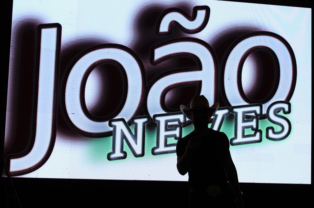 JOVEM TALENTO ARREBENTA E DUPLA CONSAGRADA LEVA 3 MIL AO DELÍRIO EM SHOWS PELOS 72 ANOS DE CLARAVAL  