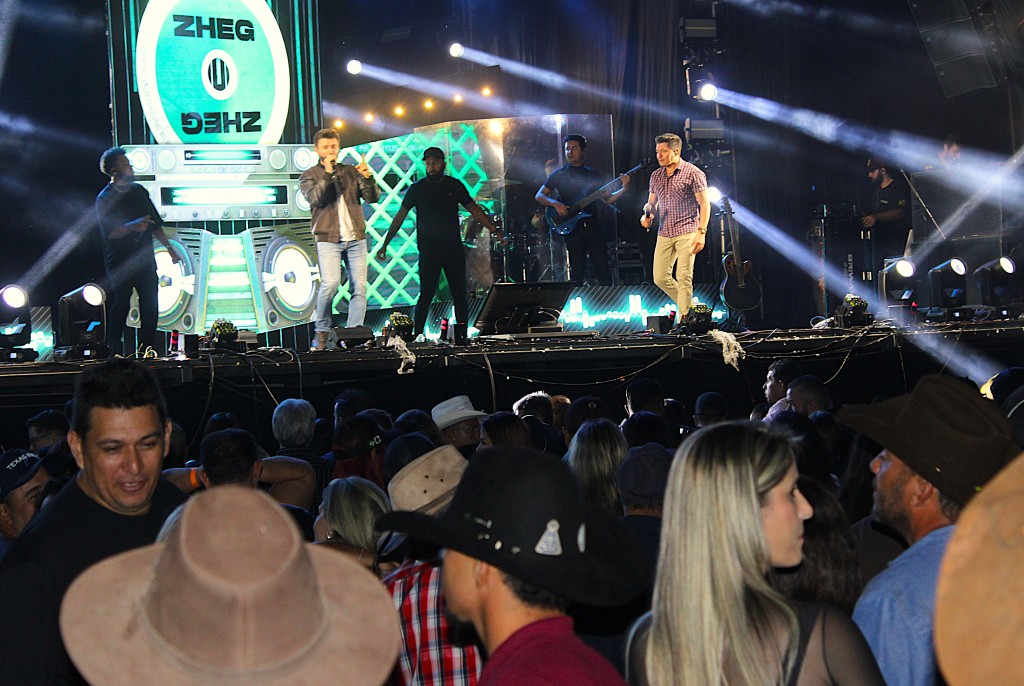 ZÉ HENRIQUE E GABRIEL ENCERRAM FESTEJOS DE 72 ANOS DE CLARAVAL