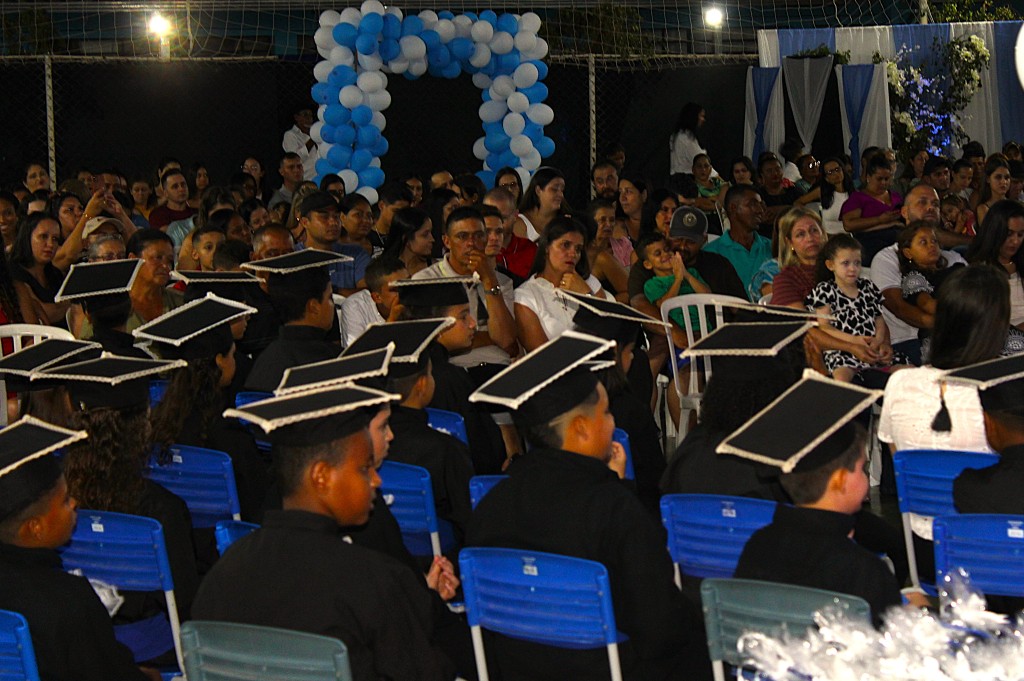 59 ESTUDANTES DE CLARAVAL PASSARÃO A INTEGRAR A REDE ESTADUAL DE ENSINO EM 2026 APÓS FORMATURA MUNICIPAL  