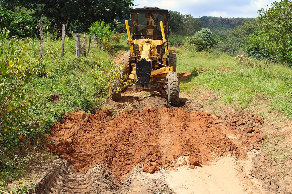 PREFEITURA INTENSIFICA RECUPERAÇÃO DE ESTRADAS RURAIS APÓS PERÍODO DE CHUVAS