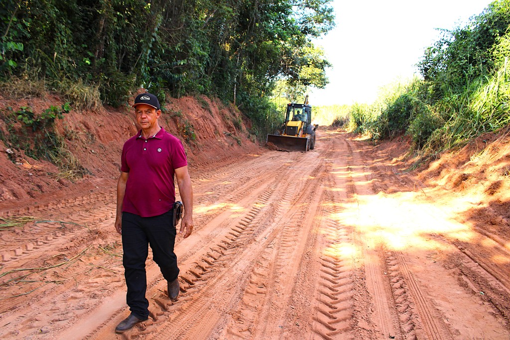 PREFEITURA INICIA RECUPERAÇÃO DE ESTRADA NO TAQUARIL APÓS MESES DE CHUVA NA ZONA RURAL